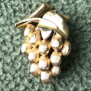 Trifari Grape Vine Pin Brooch Winemaker Vintner